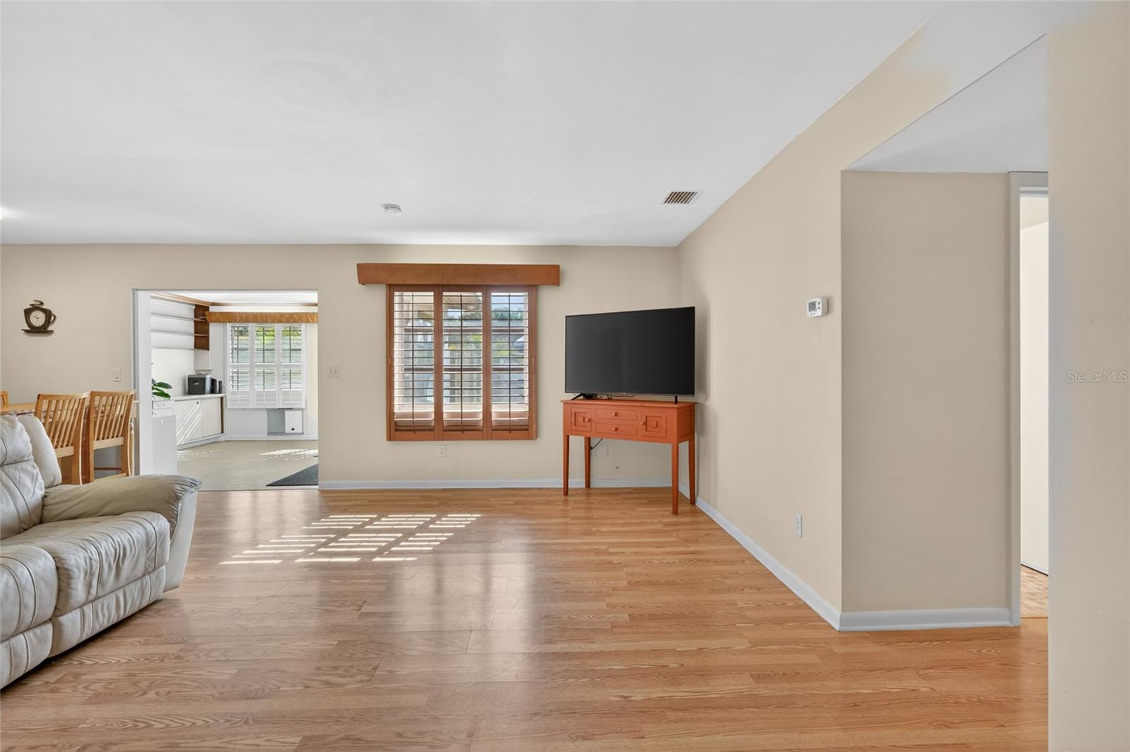 Image 6 of 38 For 1610 Valencia Drive W