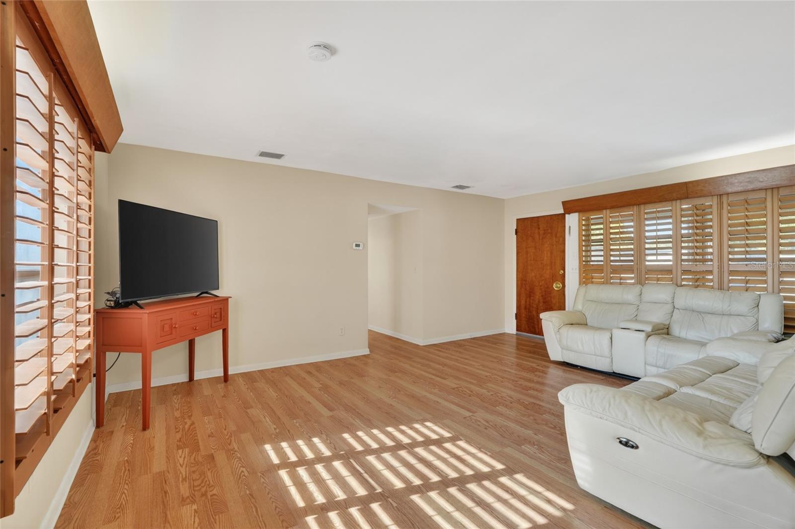 Image 7 of 38 For 1610 Valencia Drive W