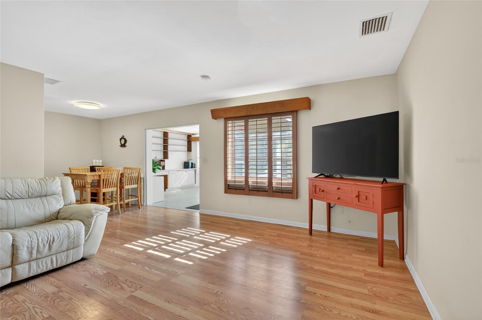 Image 8 of 38 For 1610 Valencia Drive W