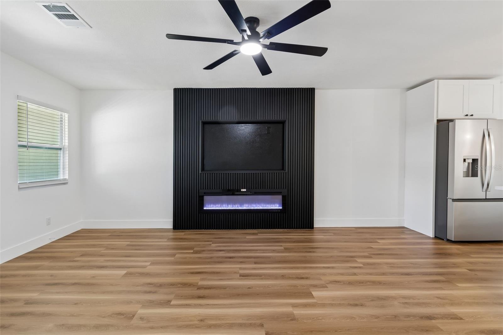 Image 10 of 74 For 106 E Fern St