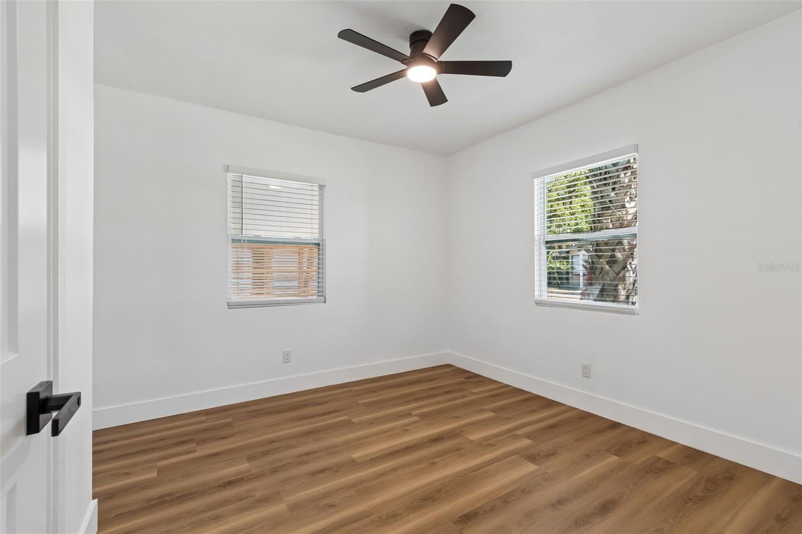 Image 14 of 74 For 106 E Fern St