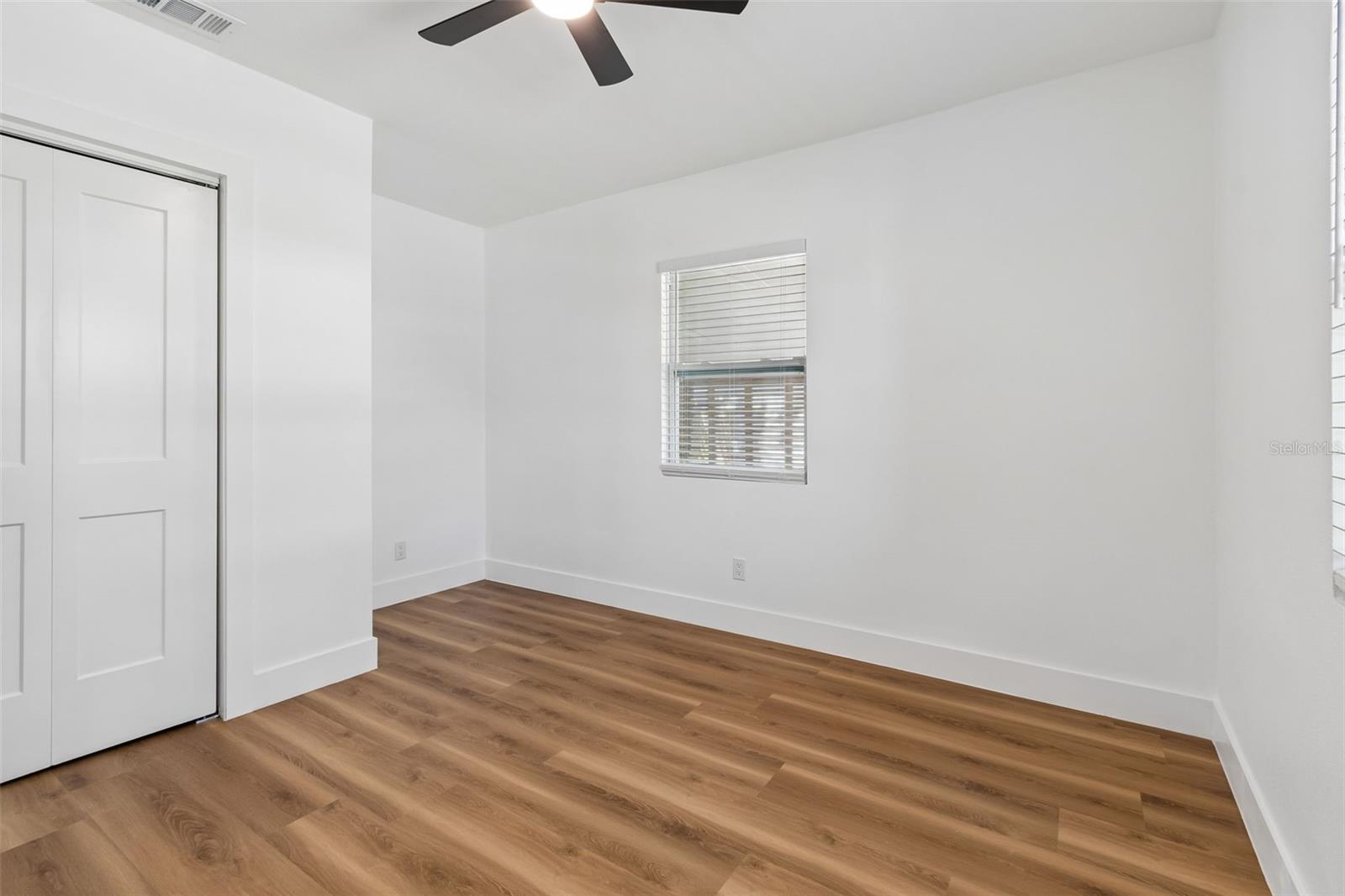 Image 15 of 74 For 106 E Fern St