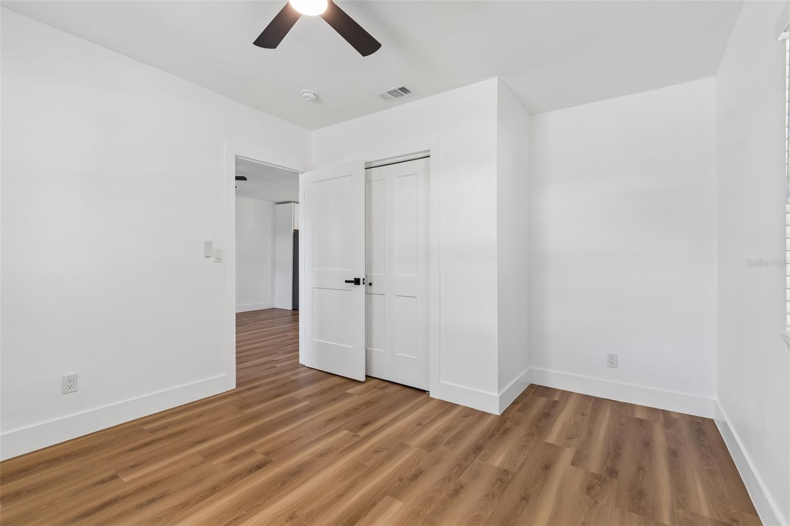 Image 16 of 74 For 106 E Fern St