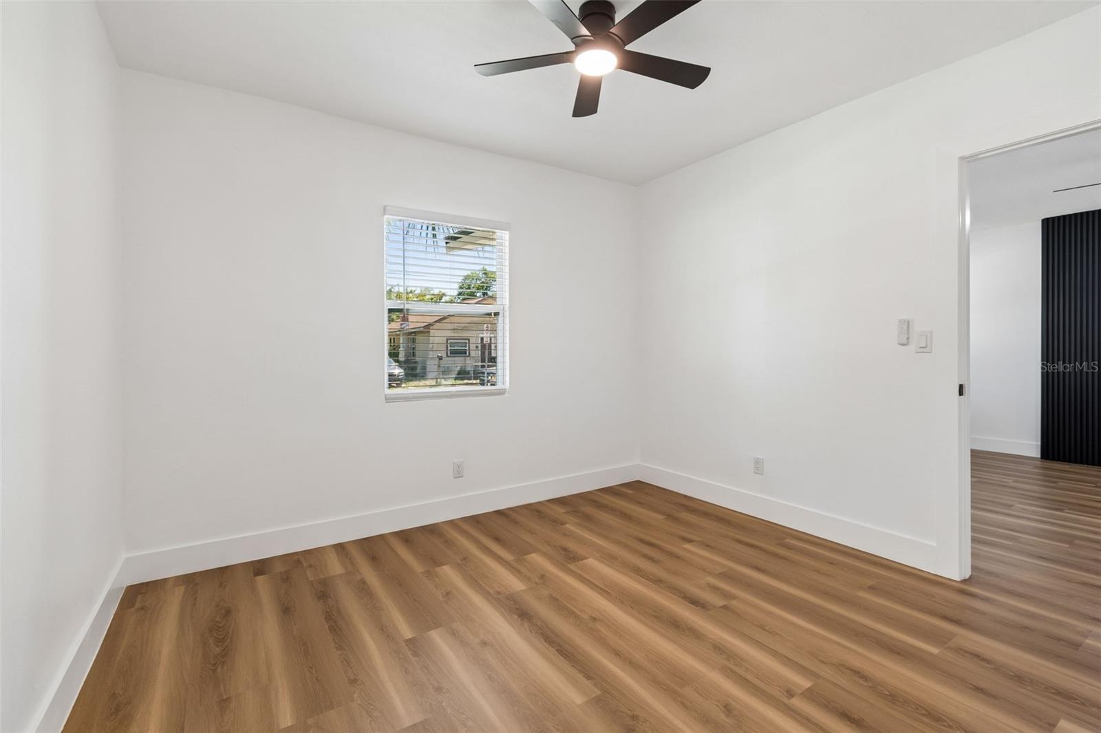 Image 17 of 74 For 106 E Fern St