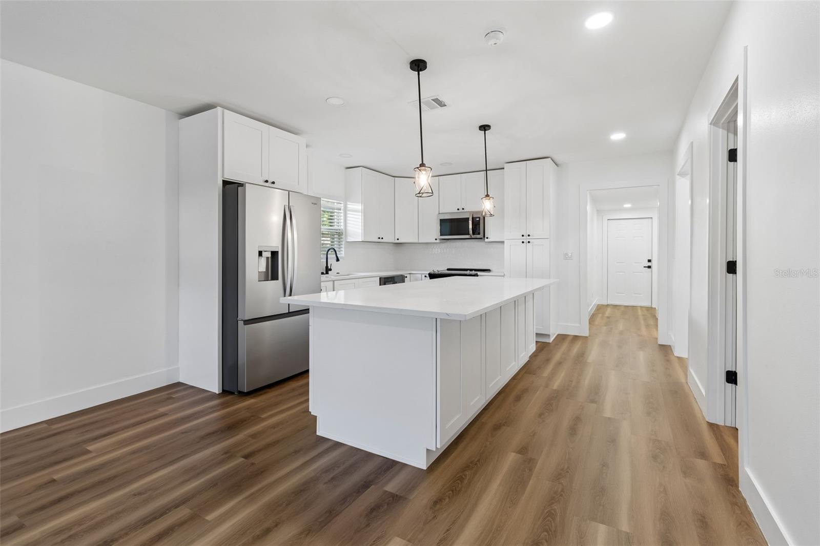 Image 18 of 74 For 106 E Fern St