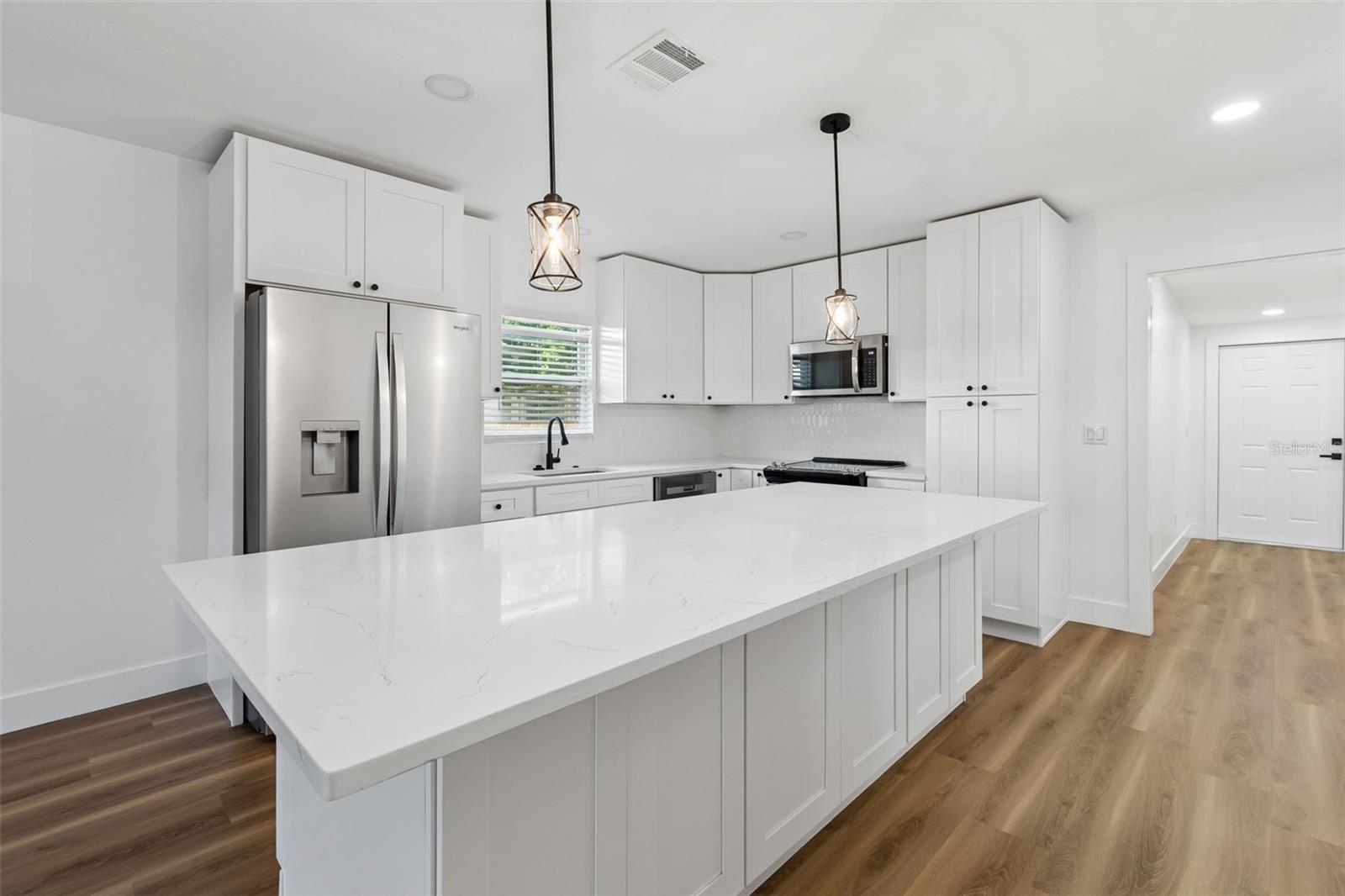 Image 19 of 74 For 106 E Fern St