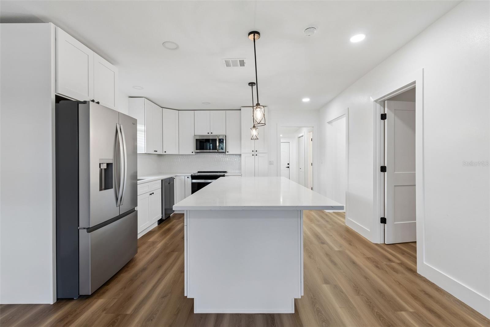 Image 20 of 74 For 106 E Fern St