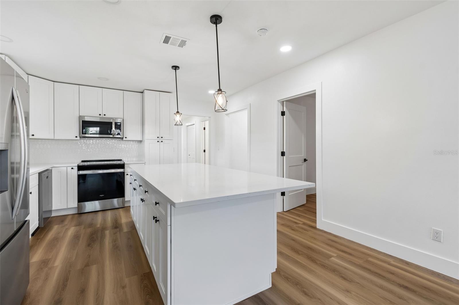 Image 21 of 74 For 106 E Fern St