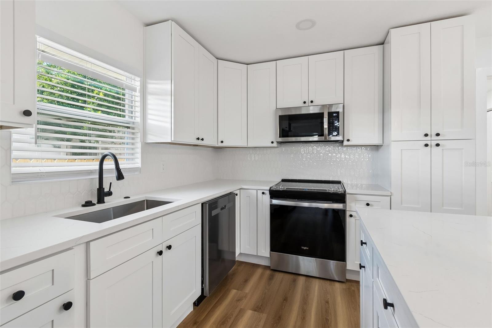 Image 22 of 74 For 106 E Fern St