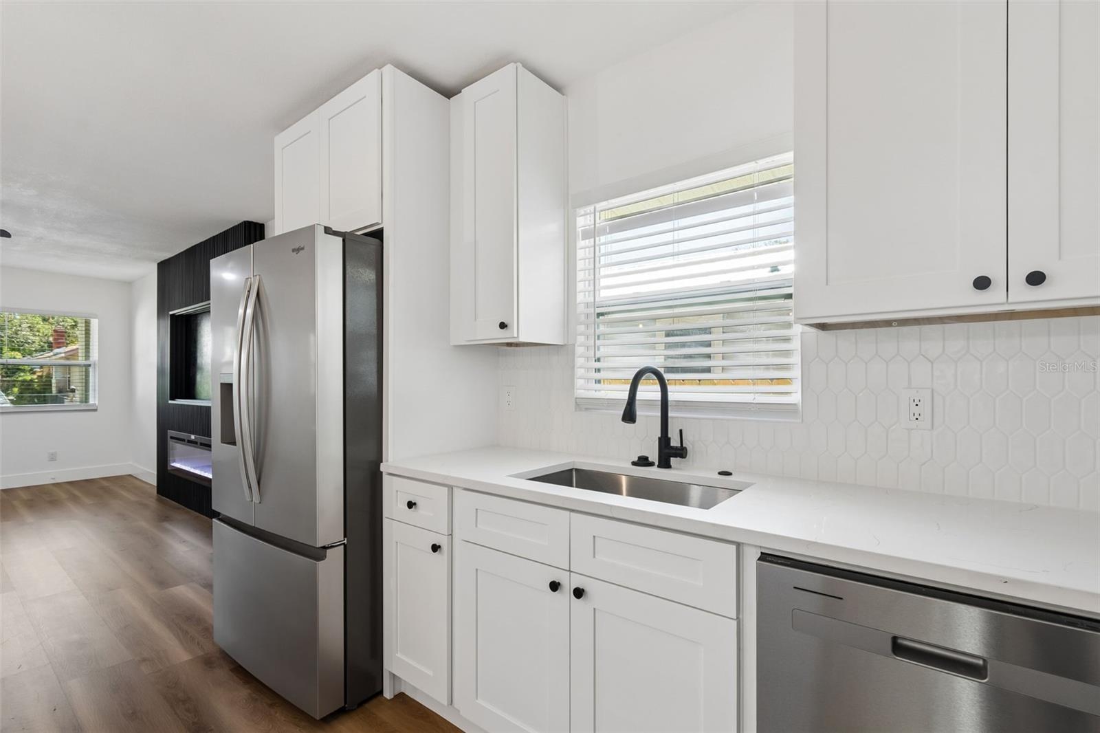 Image 25 of 74 For 106 E Fern St