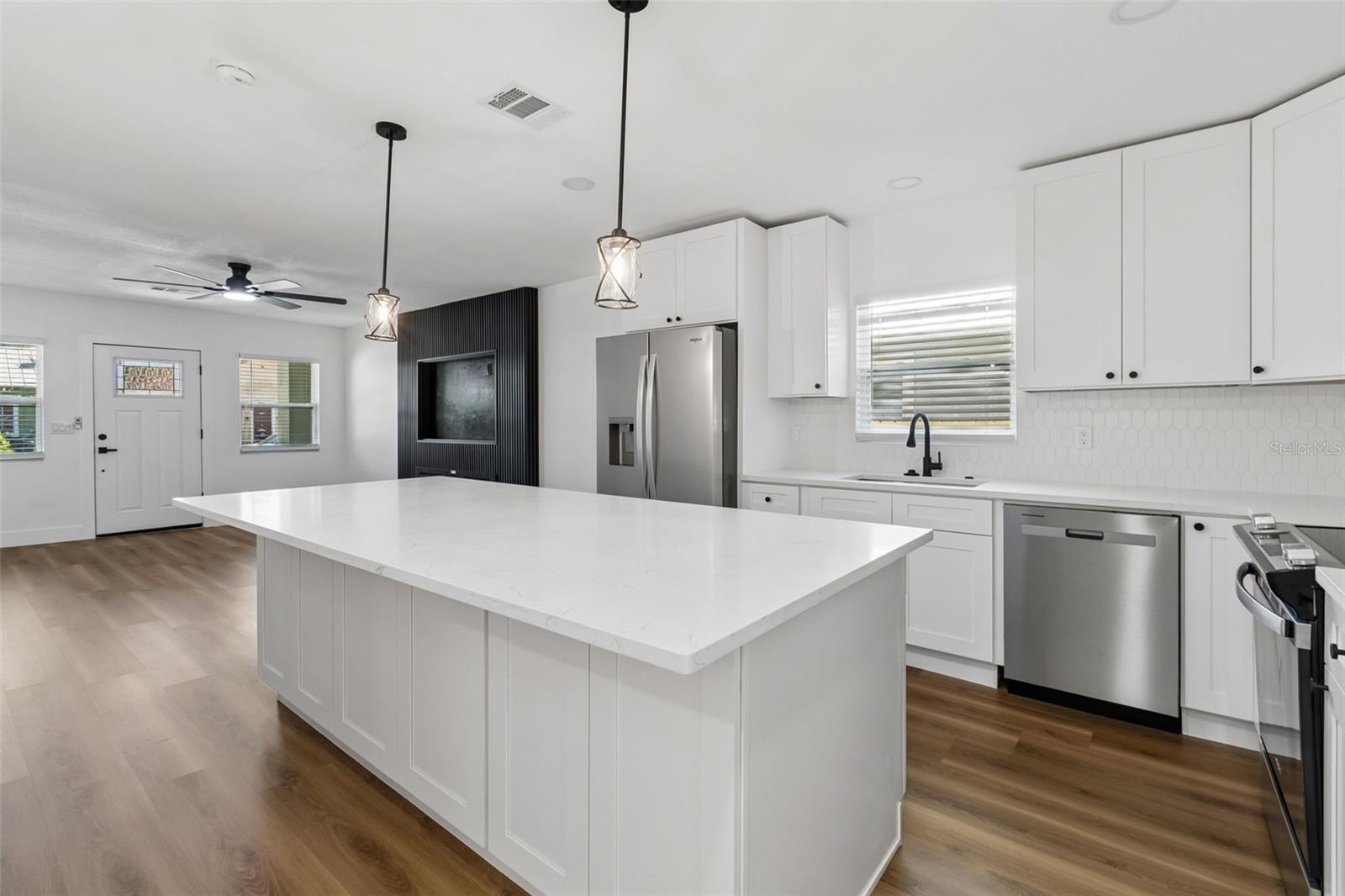 Image 26 of 74 For 106 E Fern St