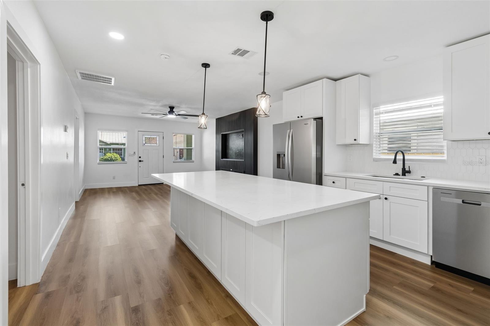 Image 27 of 74 For 106 E Fern St