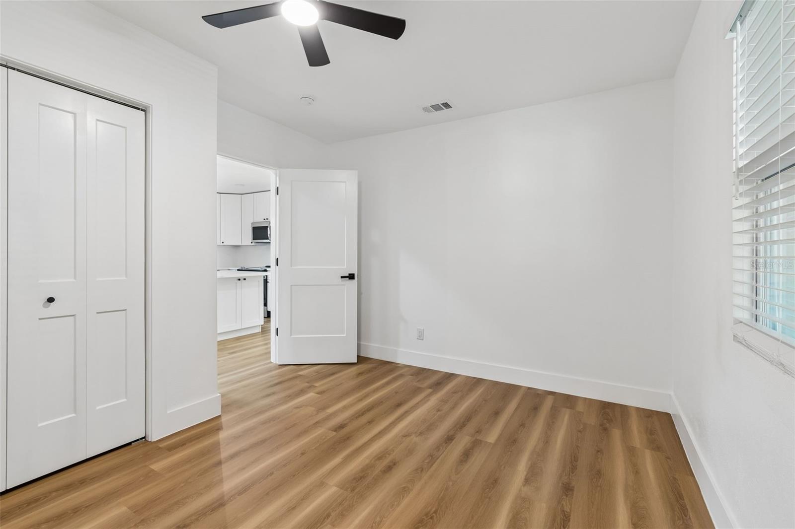 Image 31 of 74 For 106 E Fern St