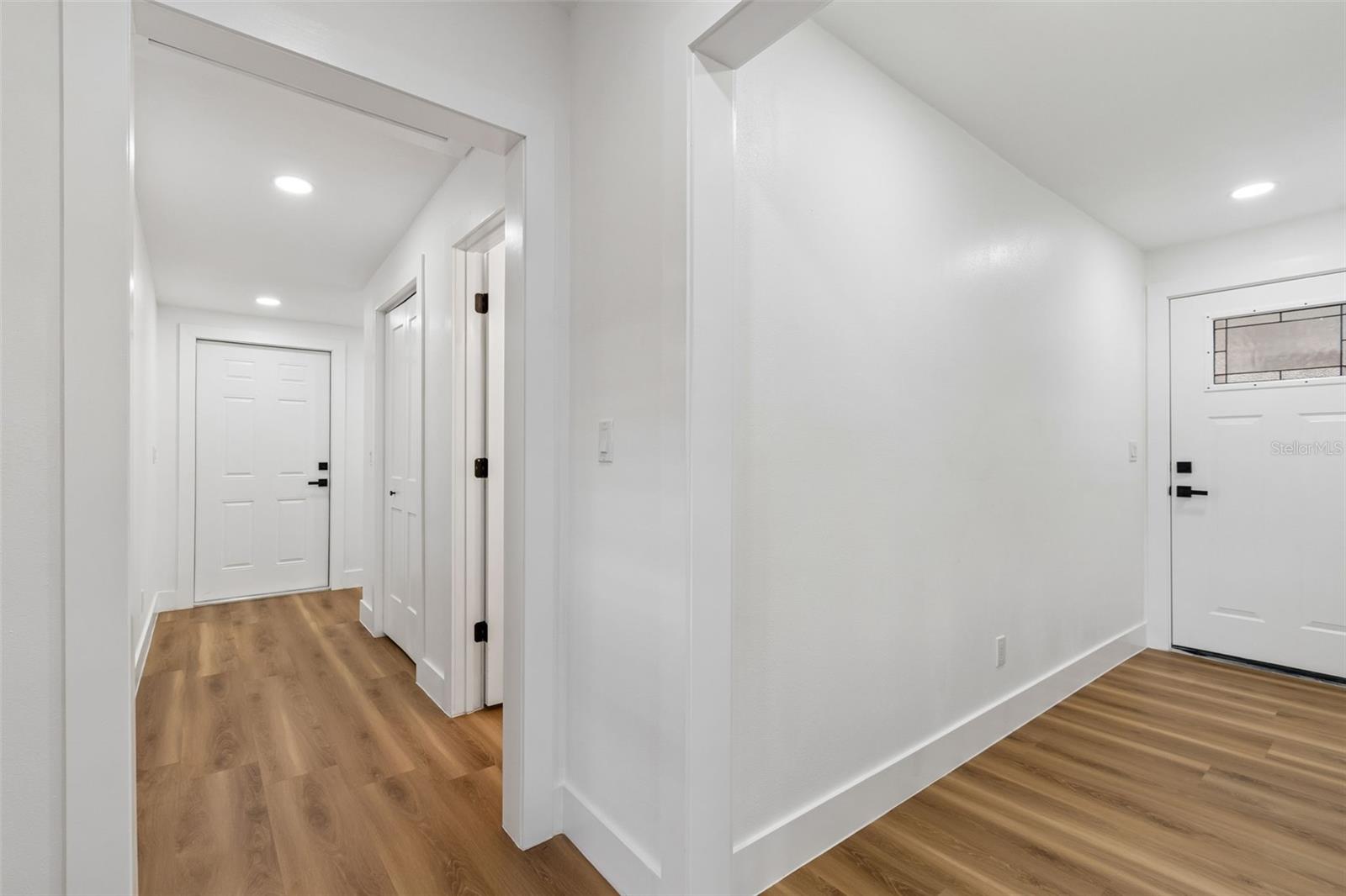 Image 33 of 74 For 106 E Fern St