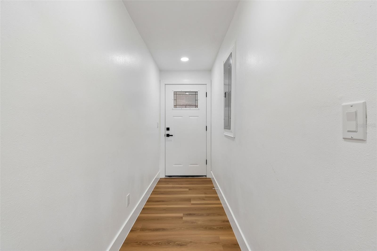 Image 34 of 74 For 106 E Fern St