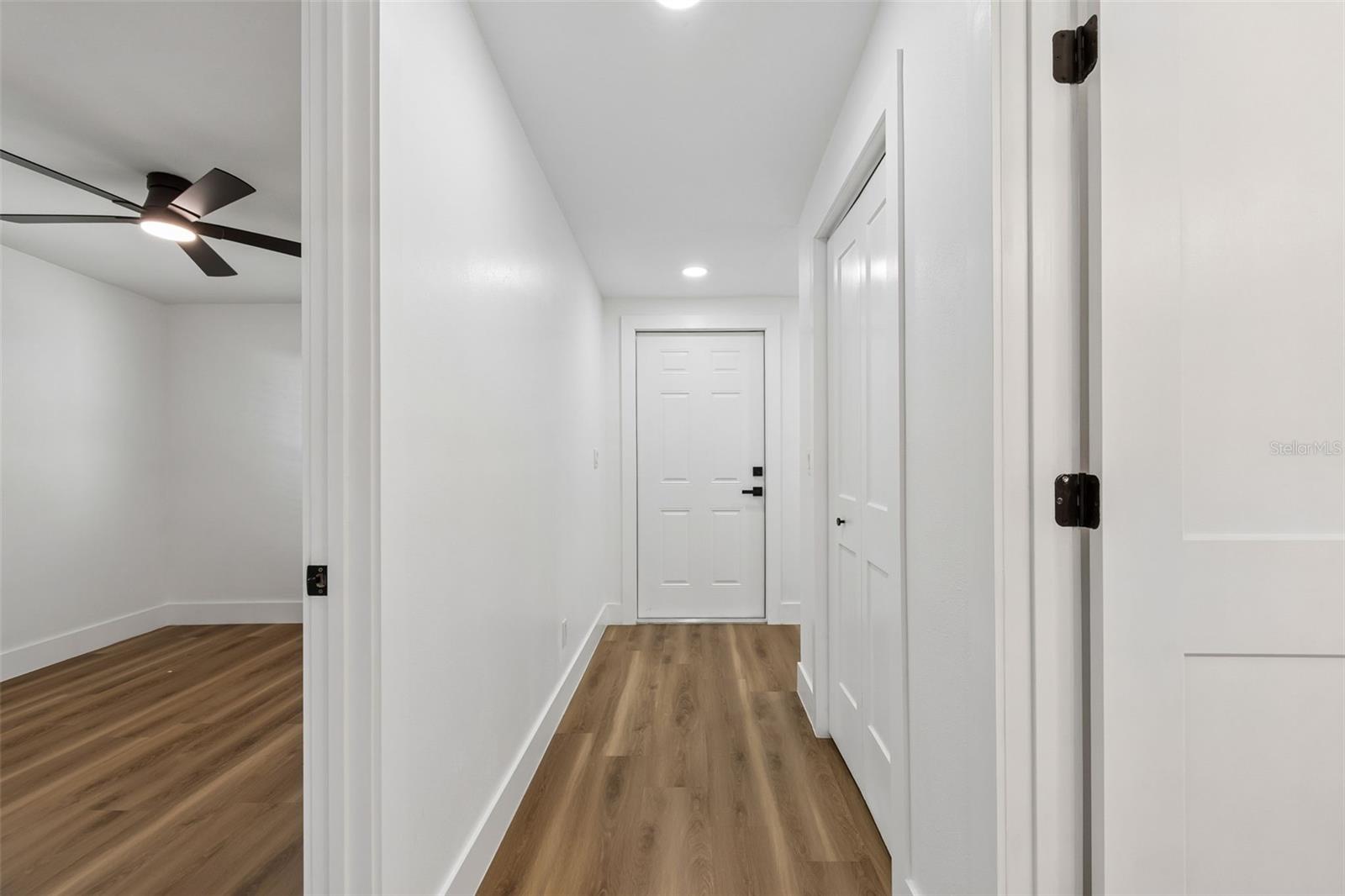 Image 35 of 74 For 106 E Fern St