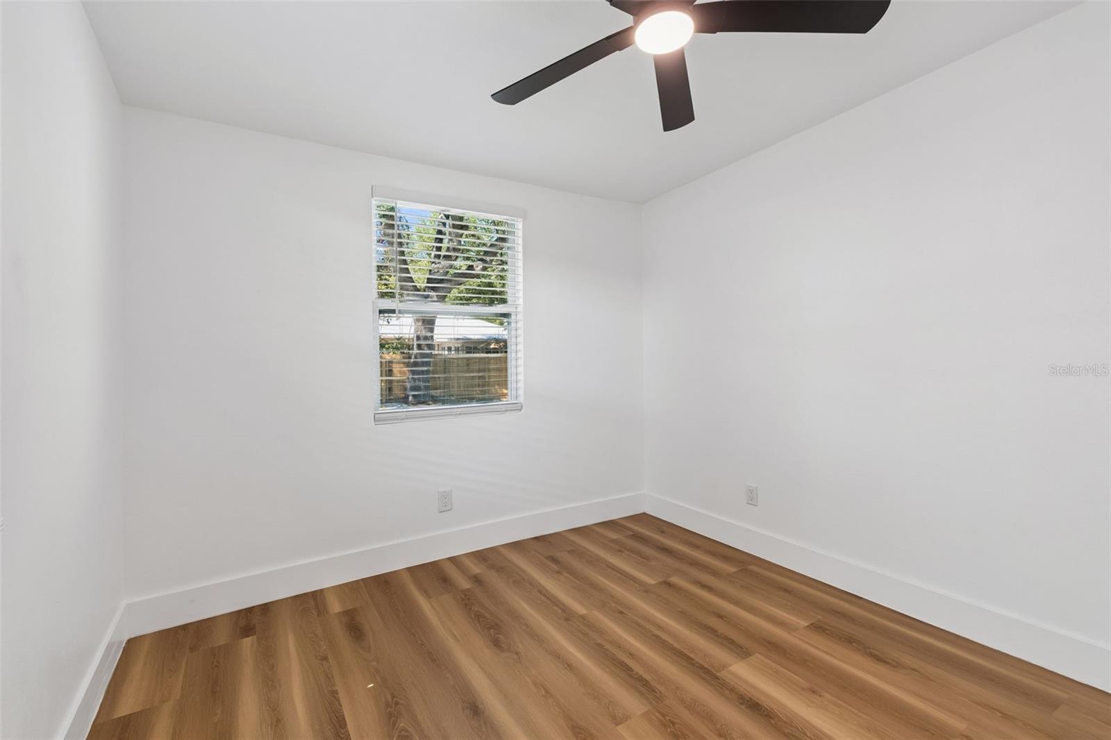 Image 38 of 74 For 106 E Fern St