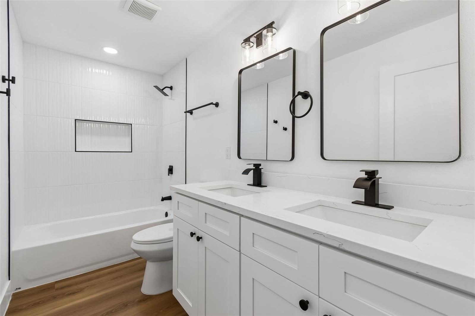 Image 41 of 74 For 106 E Fern St