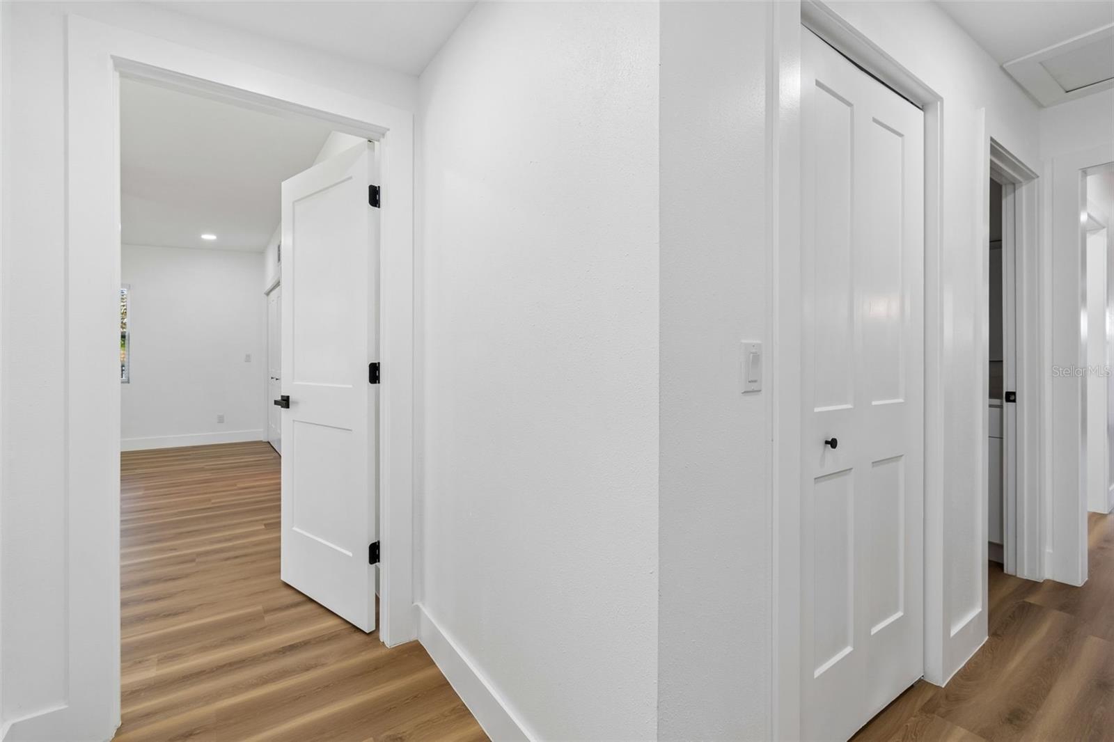 Image 44 of 74 For 106 E Fern St