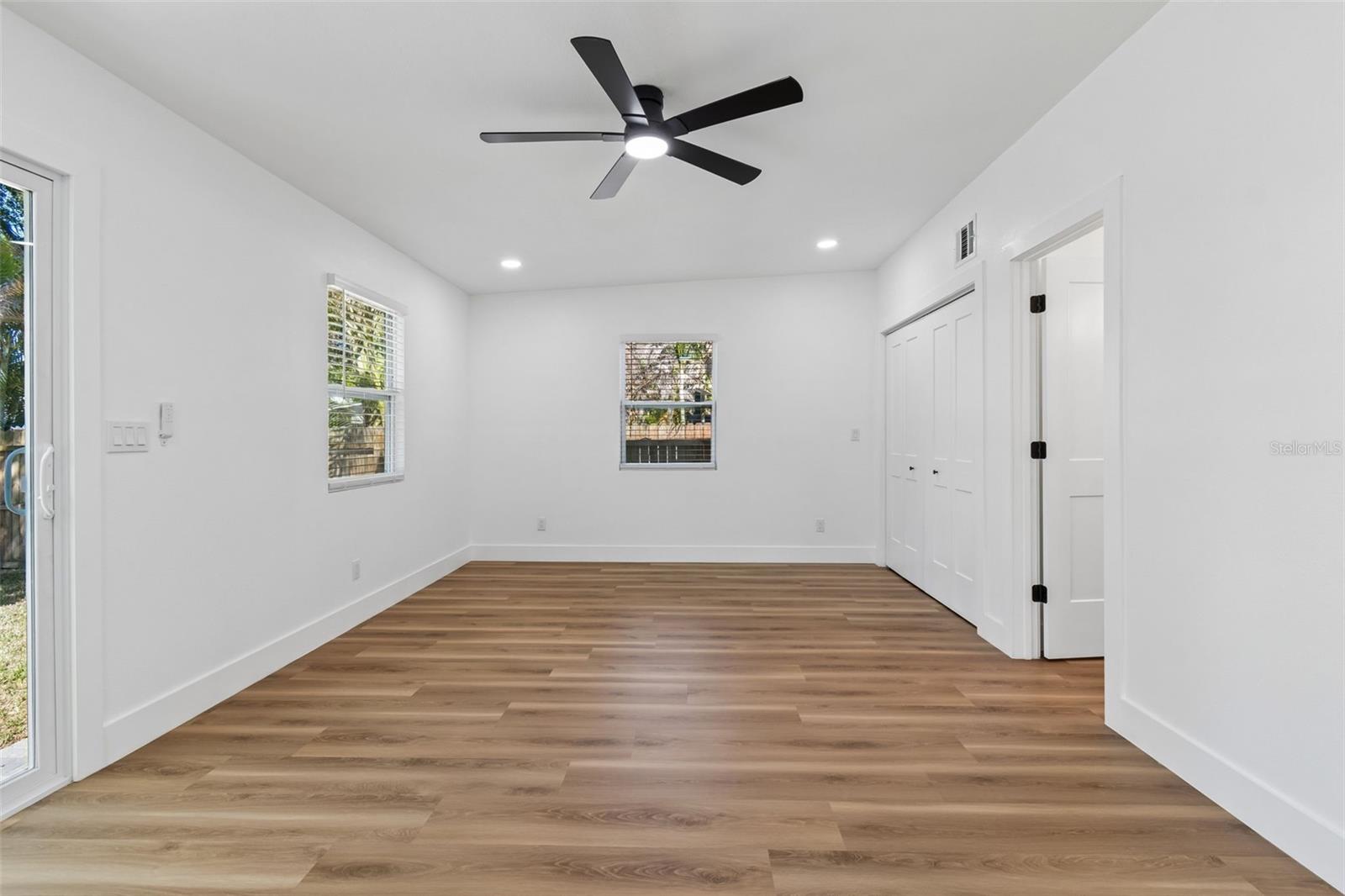 Image 46 of 74 For 106 E Fern St