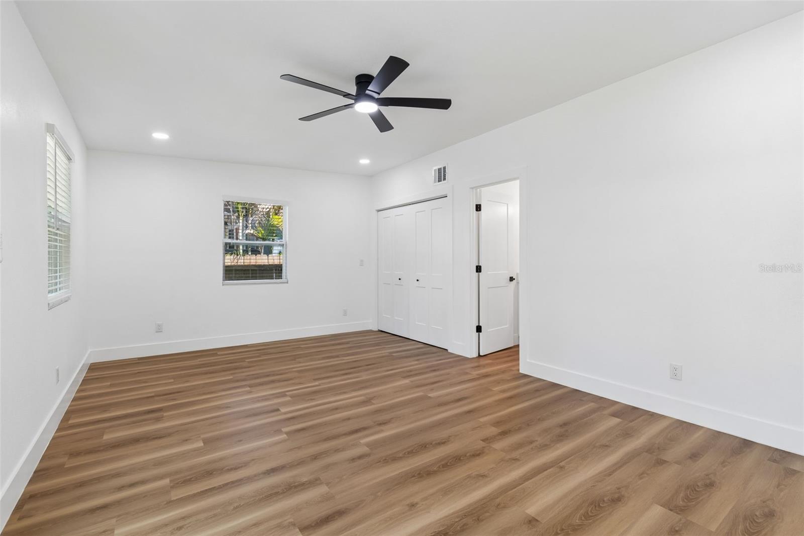 Image 47 of 74 For 106 E Fern St