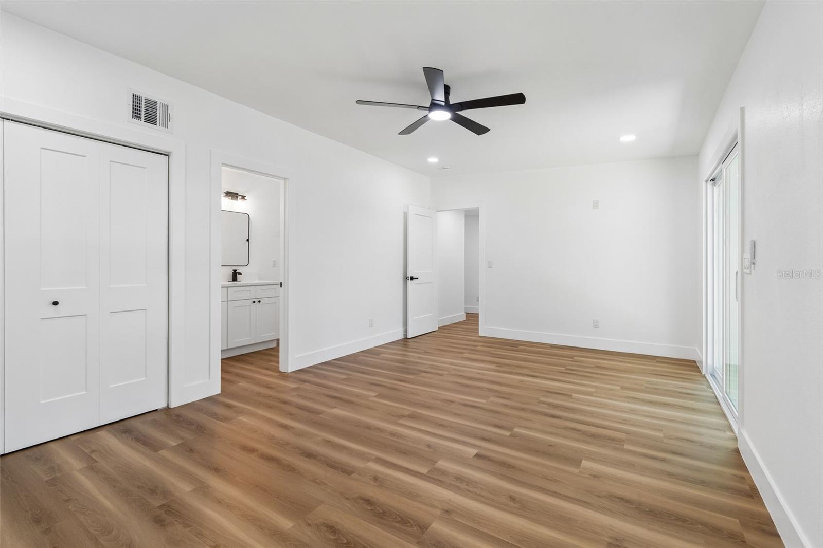 Image 48 of 74 For 106 E Fern St