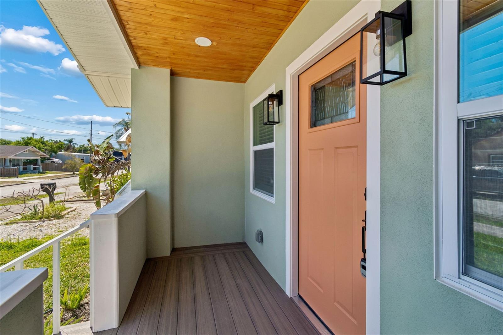 Image 5 of 74 For 106 E Fern St