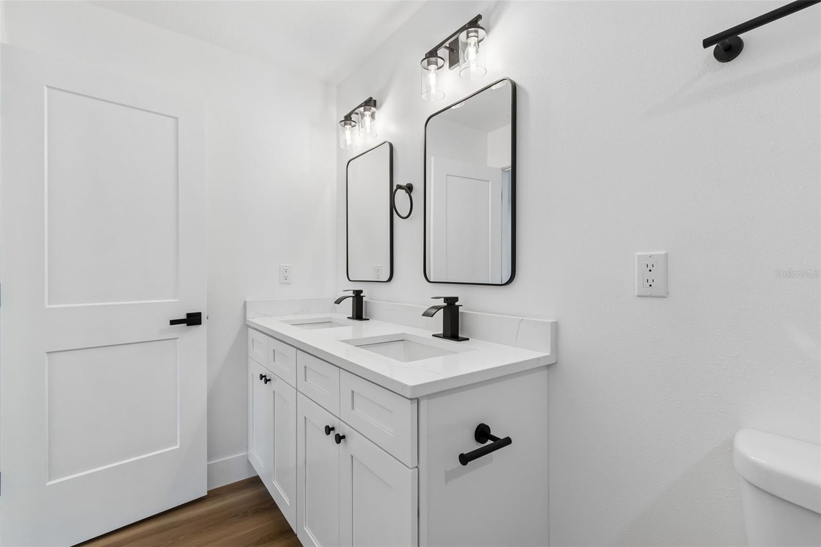 Image 53 of 74 For 106 E Fern St