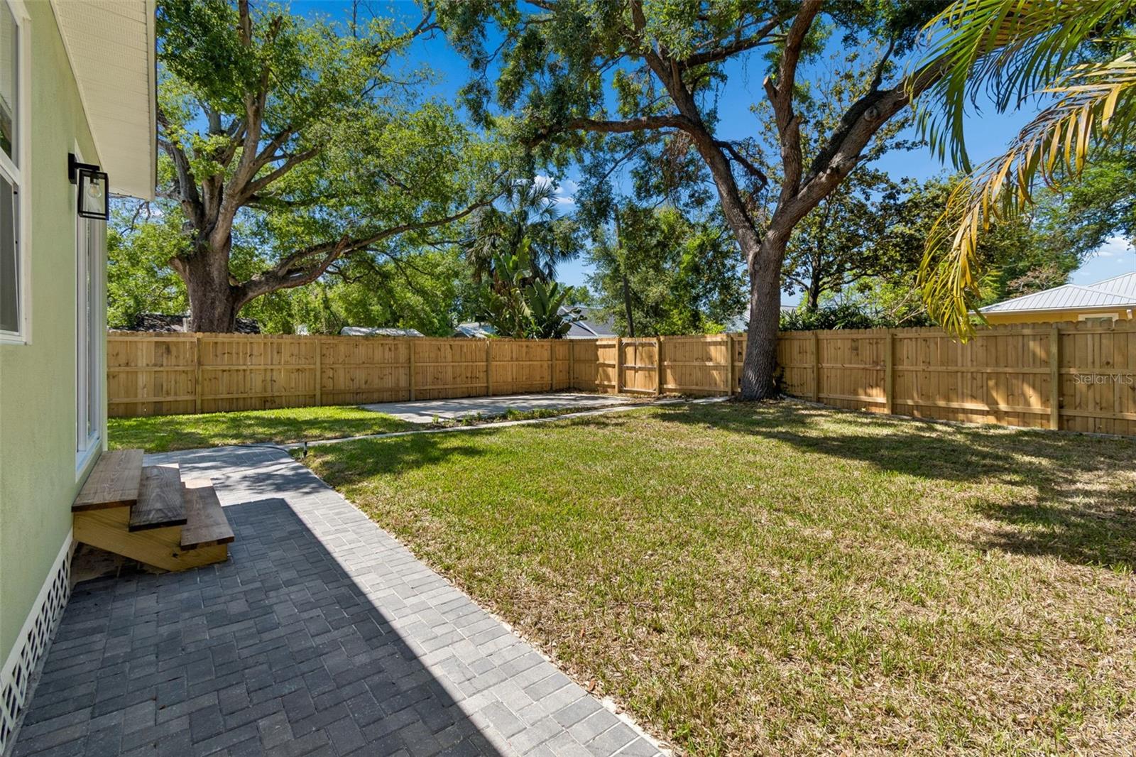 Image 54 of 74 For 106 E Fern St