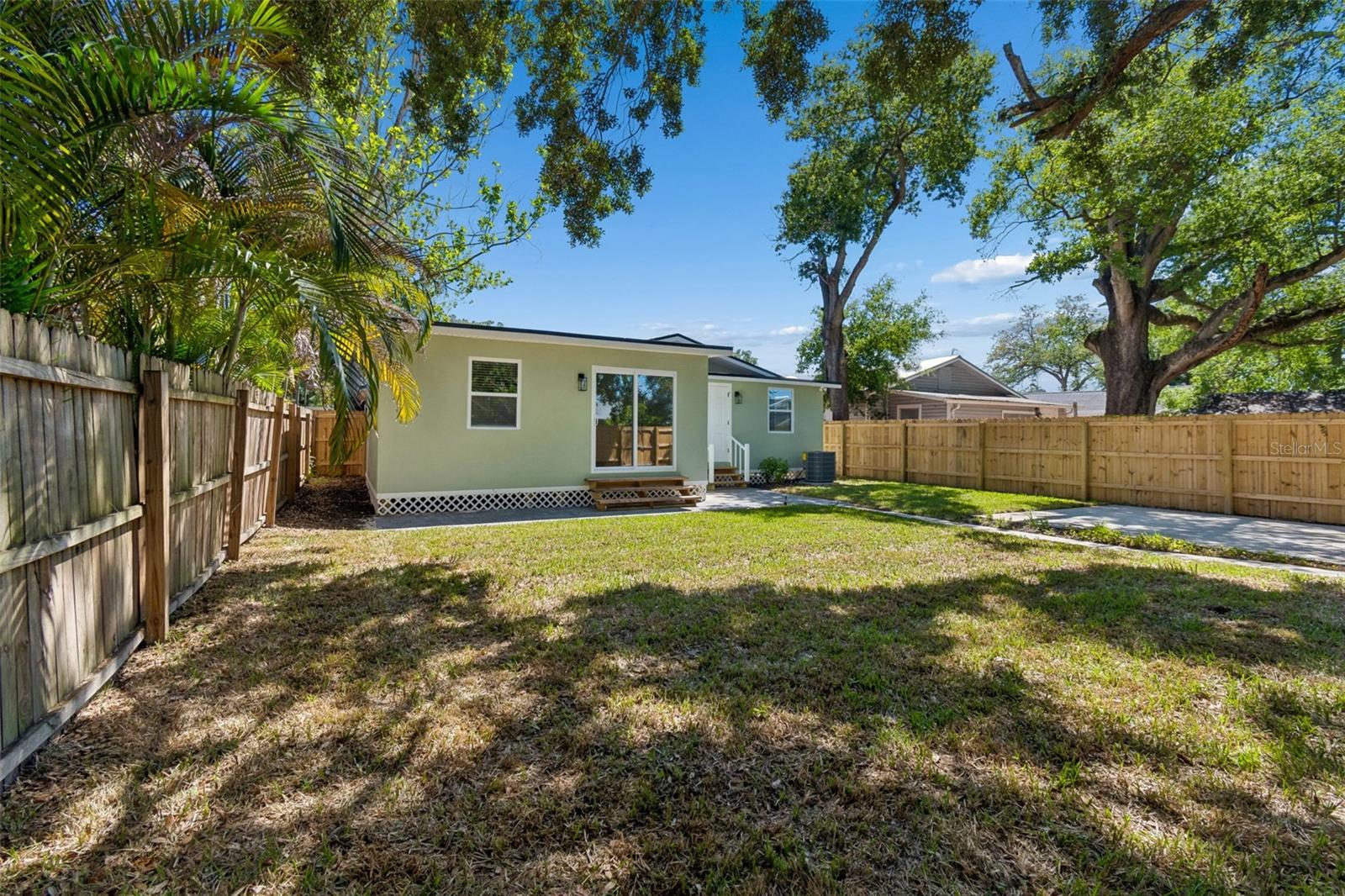 Image 55 of 74 For 106 E Fern St