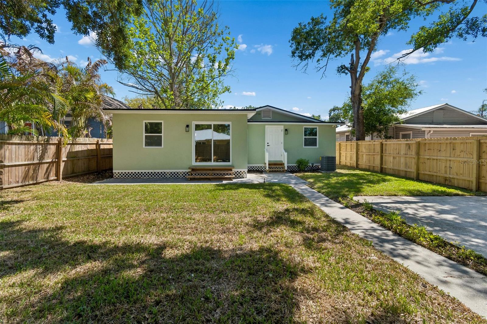 Image 56 of 74 For 106 E Fern St