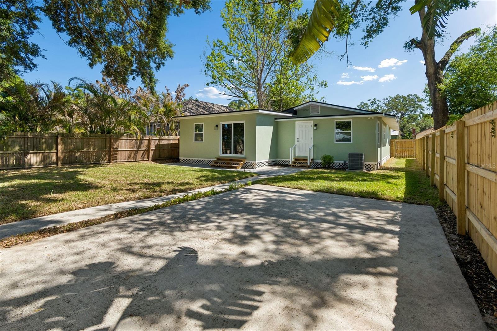 Image 57 of 74 For 106 E Fern St