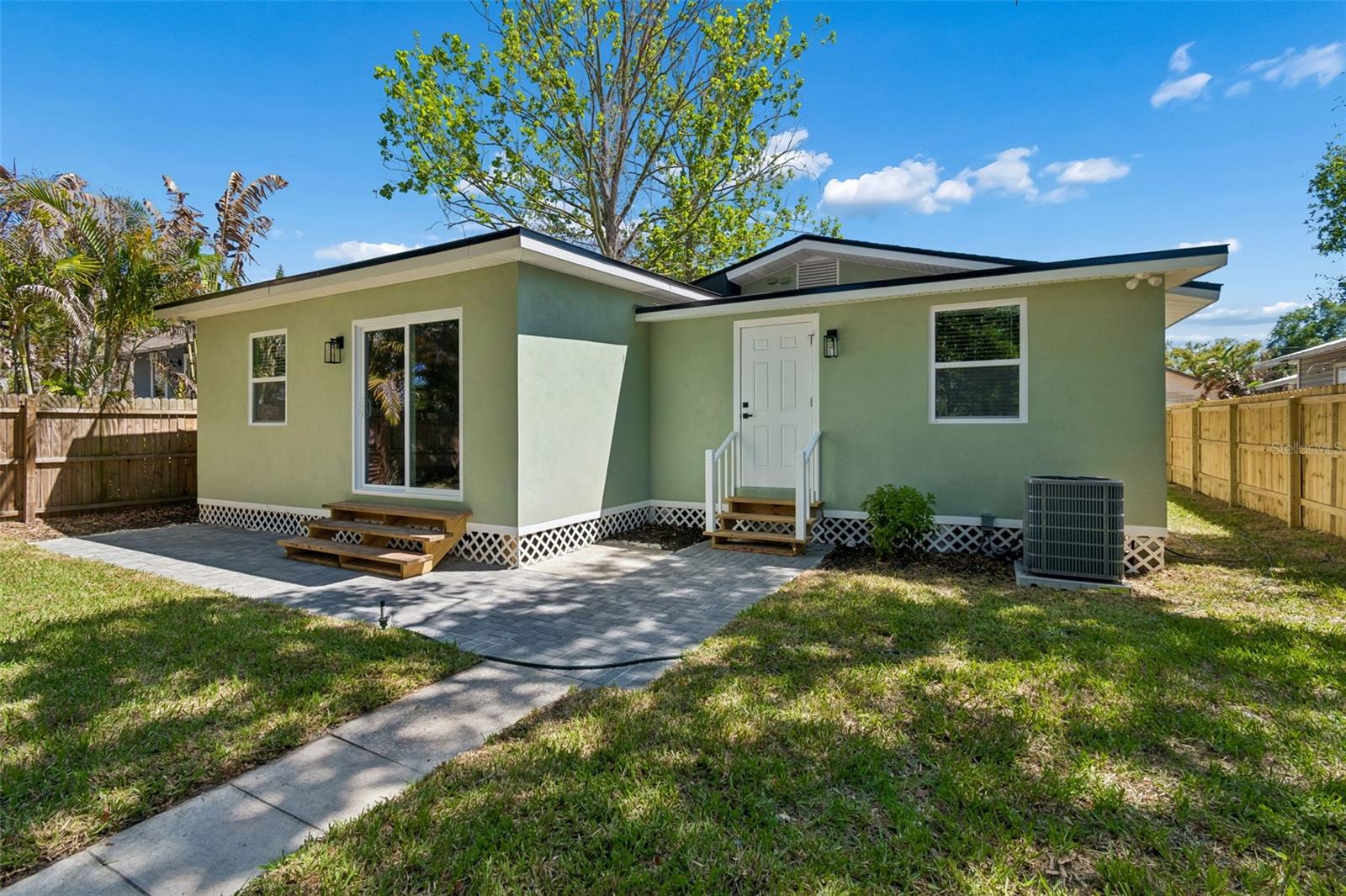 Image 58 of 74 For 106 E Fern St