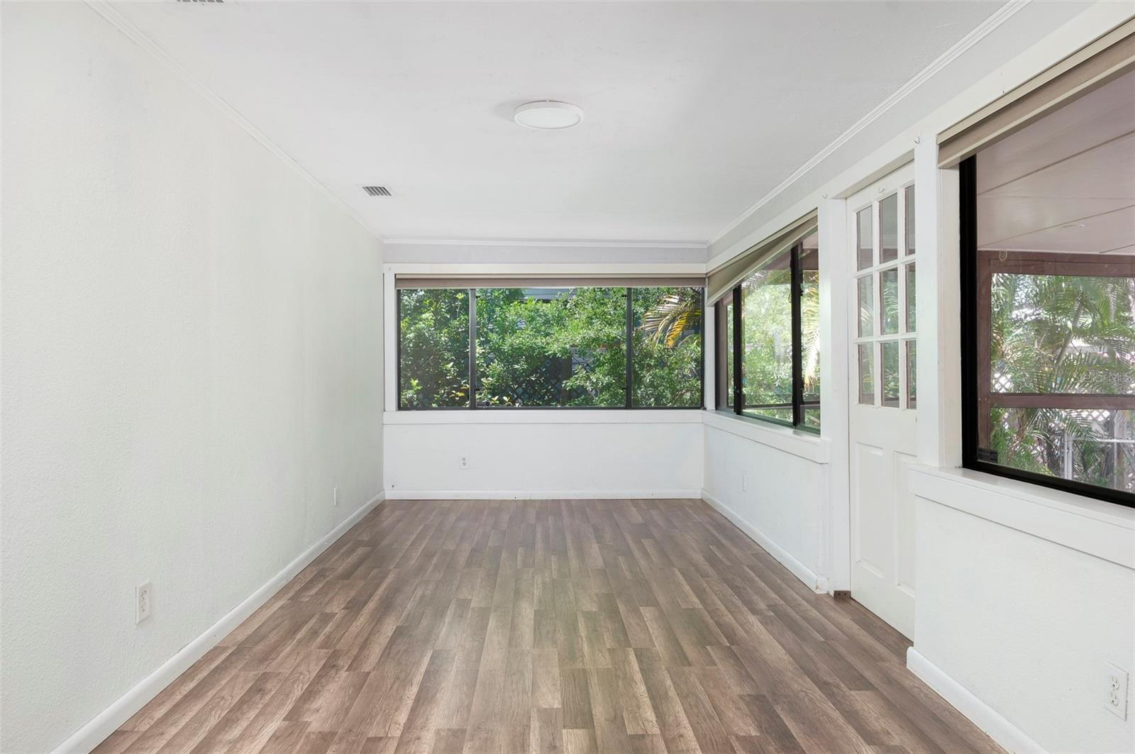 Image 12 of 27 For 983 47th Avenue N