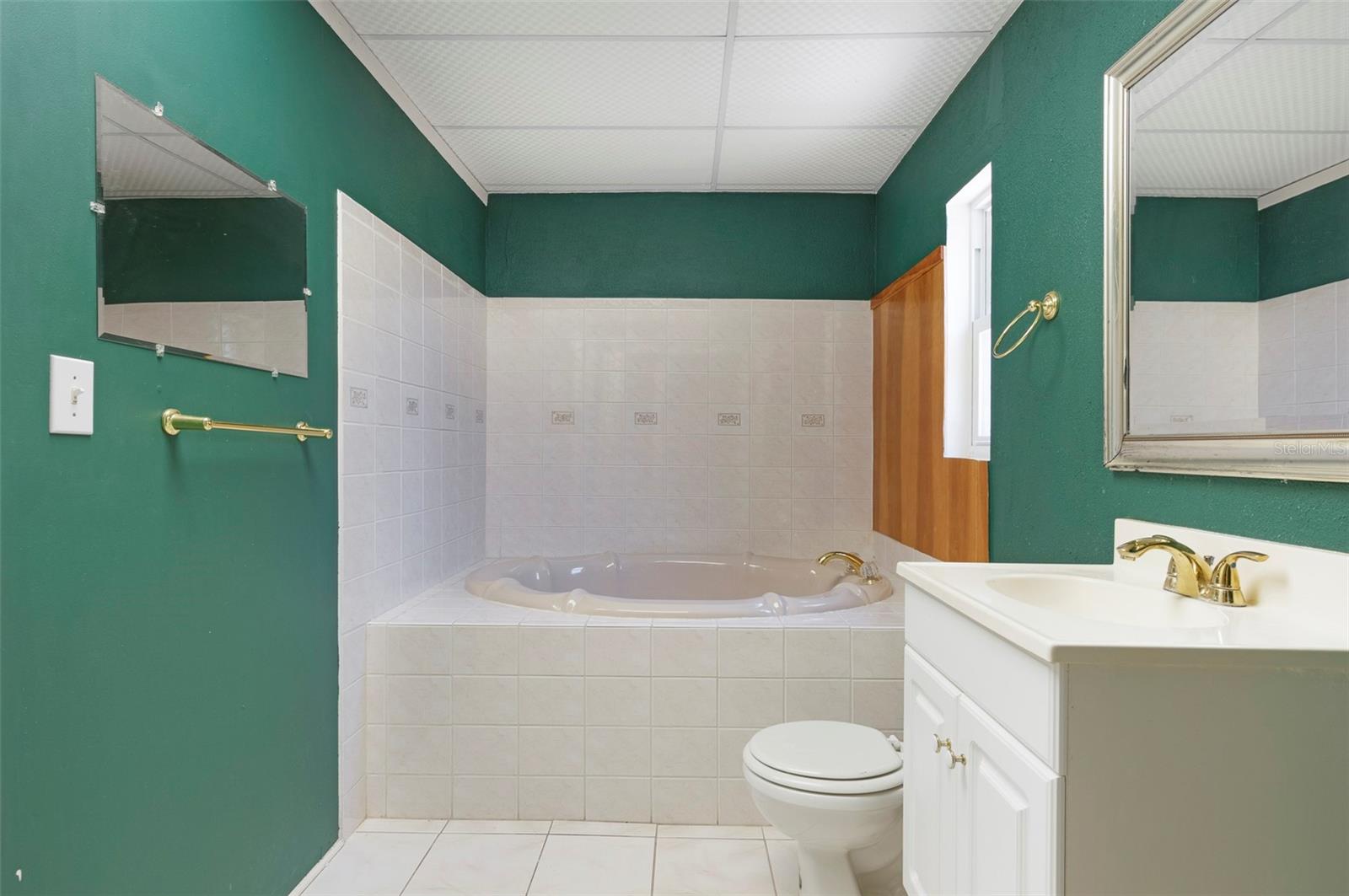 Image 13 of 27 For 983 47th Avenue N