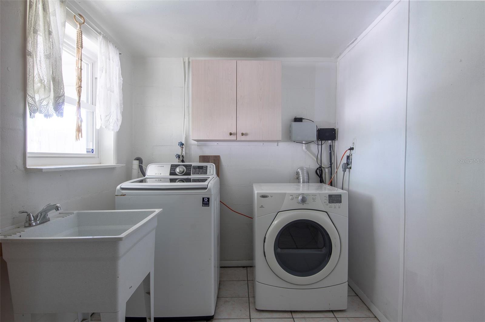 Image 14 of 27 For 983 47th Avenue N