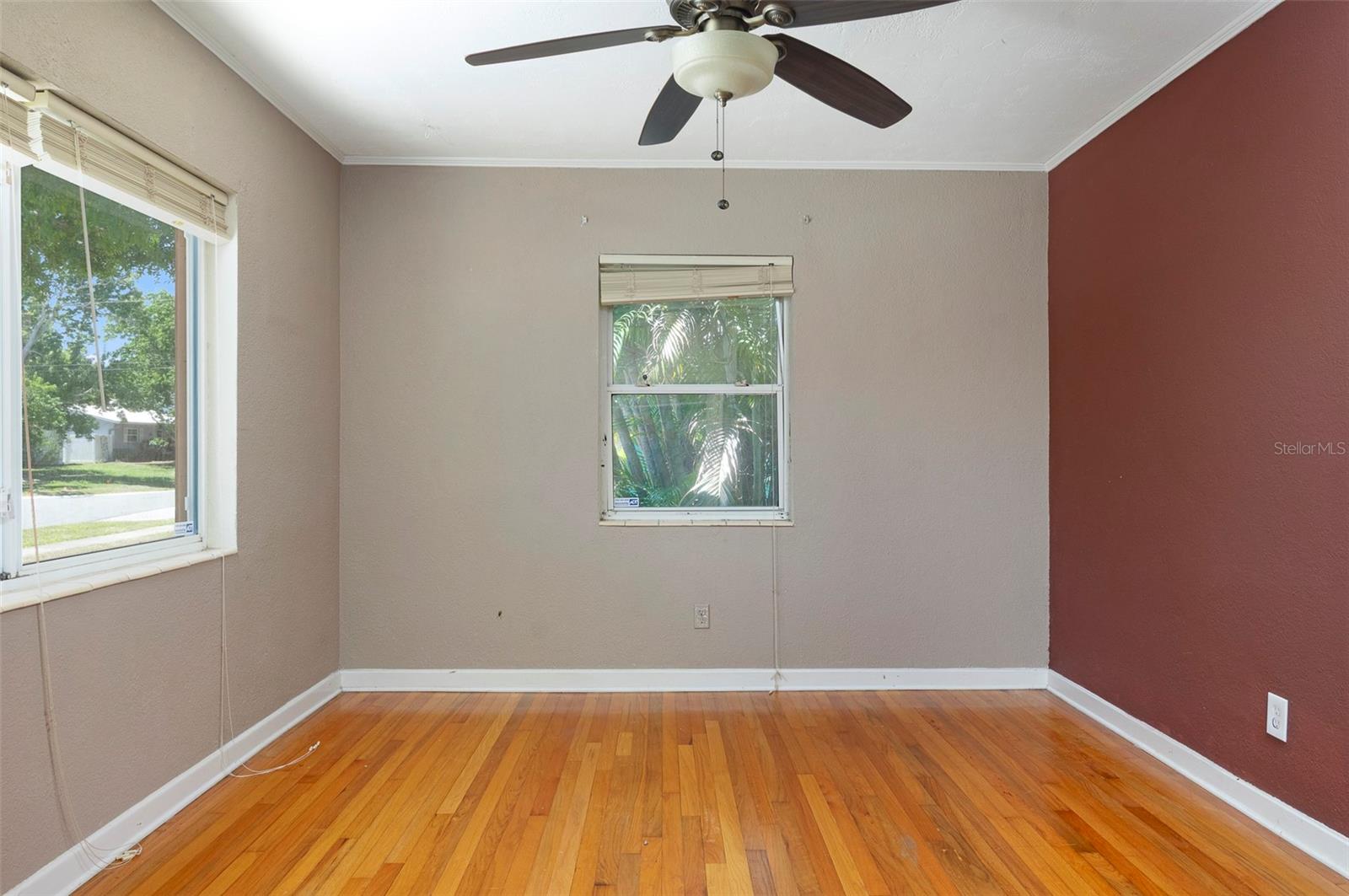 Image 17 of 27 For 983 47th Avenue N