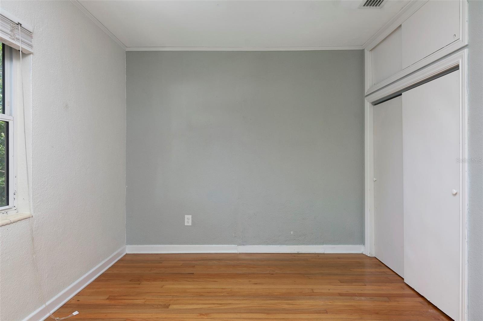 Image 19 of 27 For 983 47th Avenue N