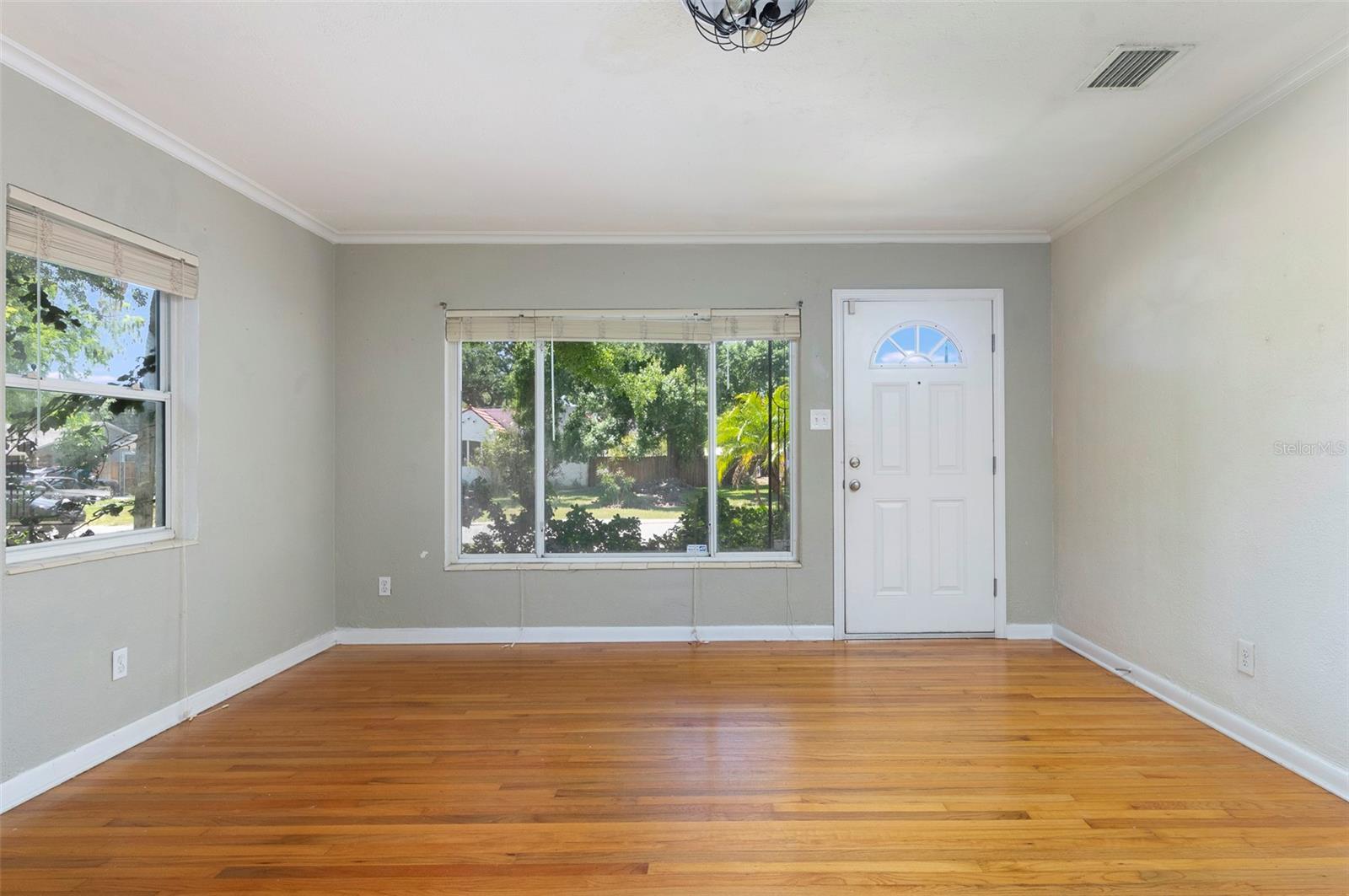 Image 4 of 27 For 983 47th Avenue N