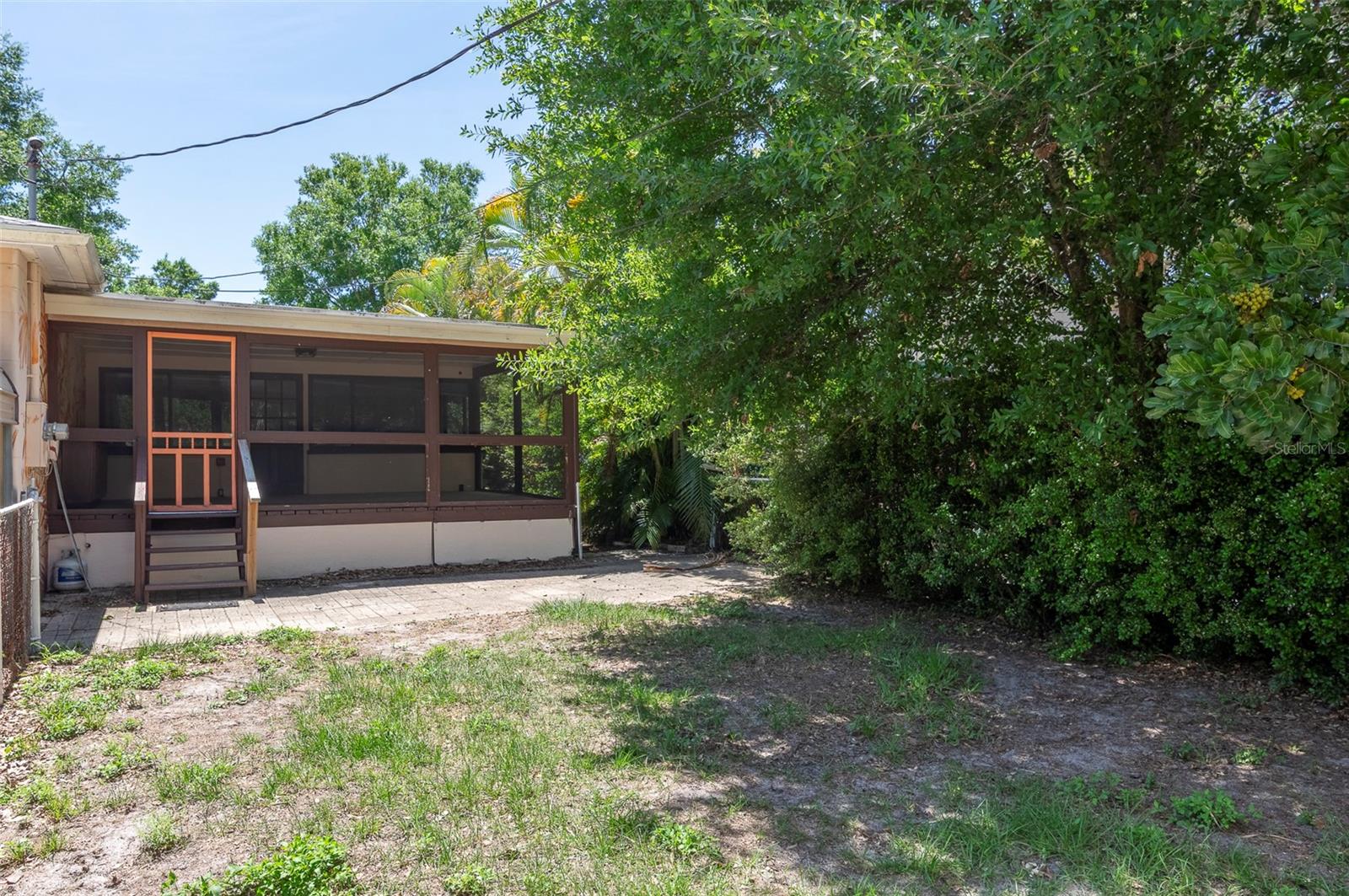 Image 5 of 27 For 983 47th Avenue N