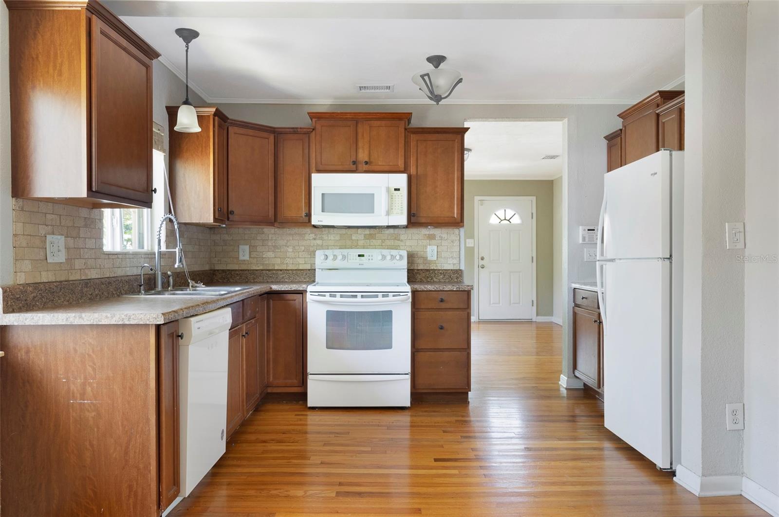 Image 8 of 27 For 983 47th Avenue N