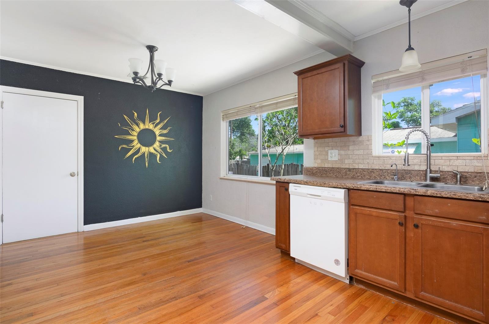 Image 9 of 27 For 983 47th Avenue N