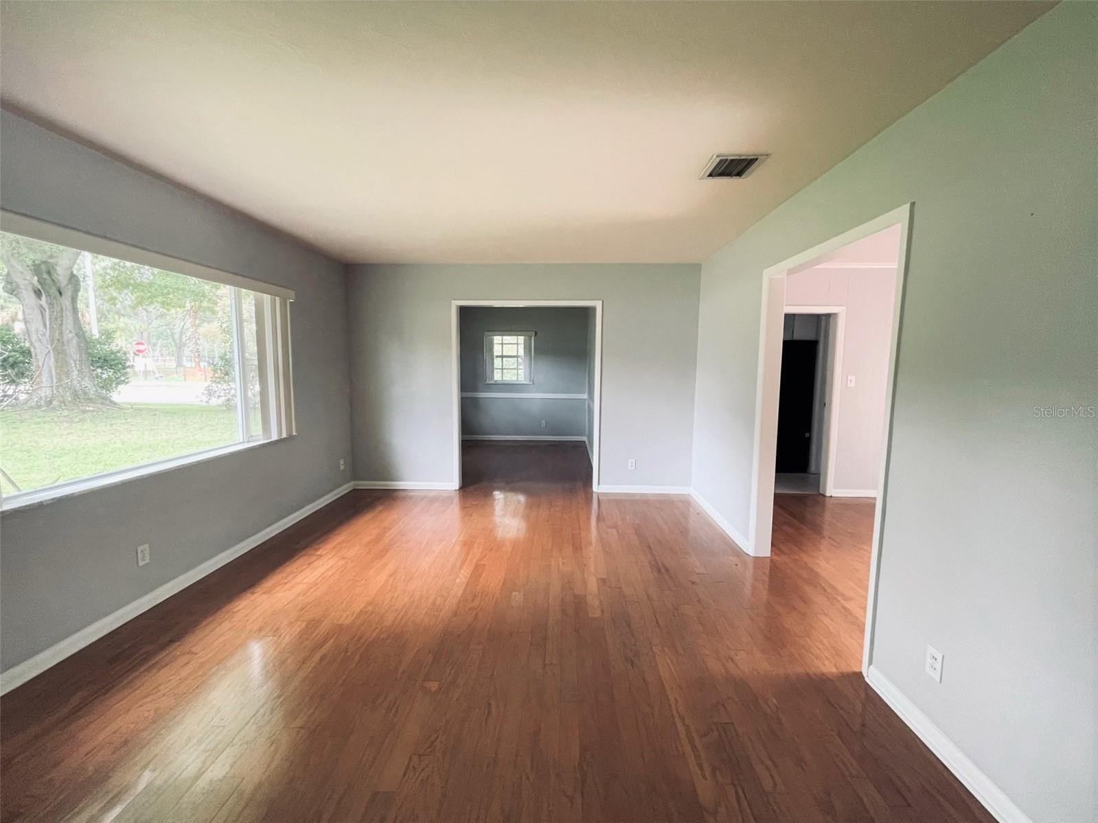 Image 2 of 30 For 1039 Frankland Road