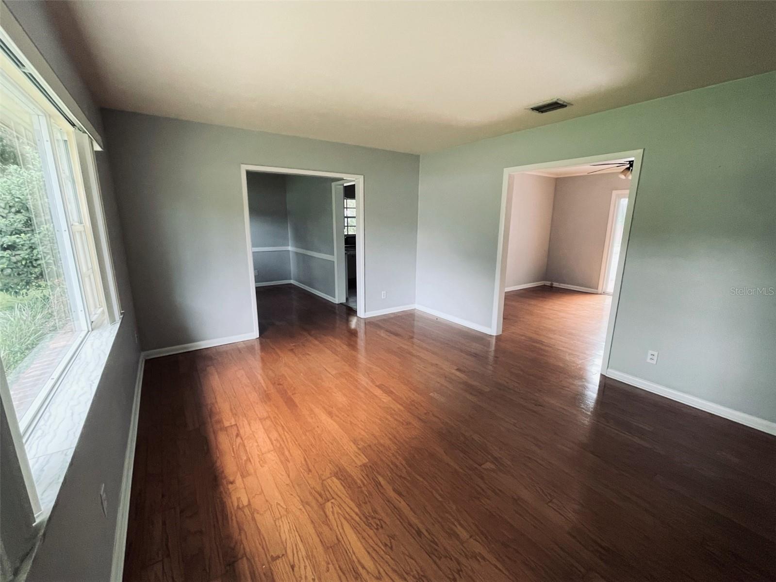 Image 3 of 30 For 1039 Frankland Road