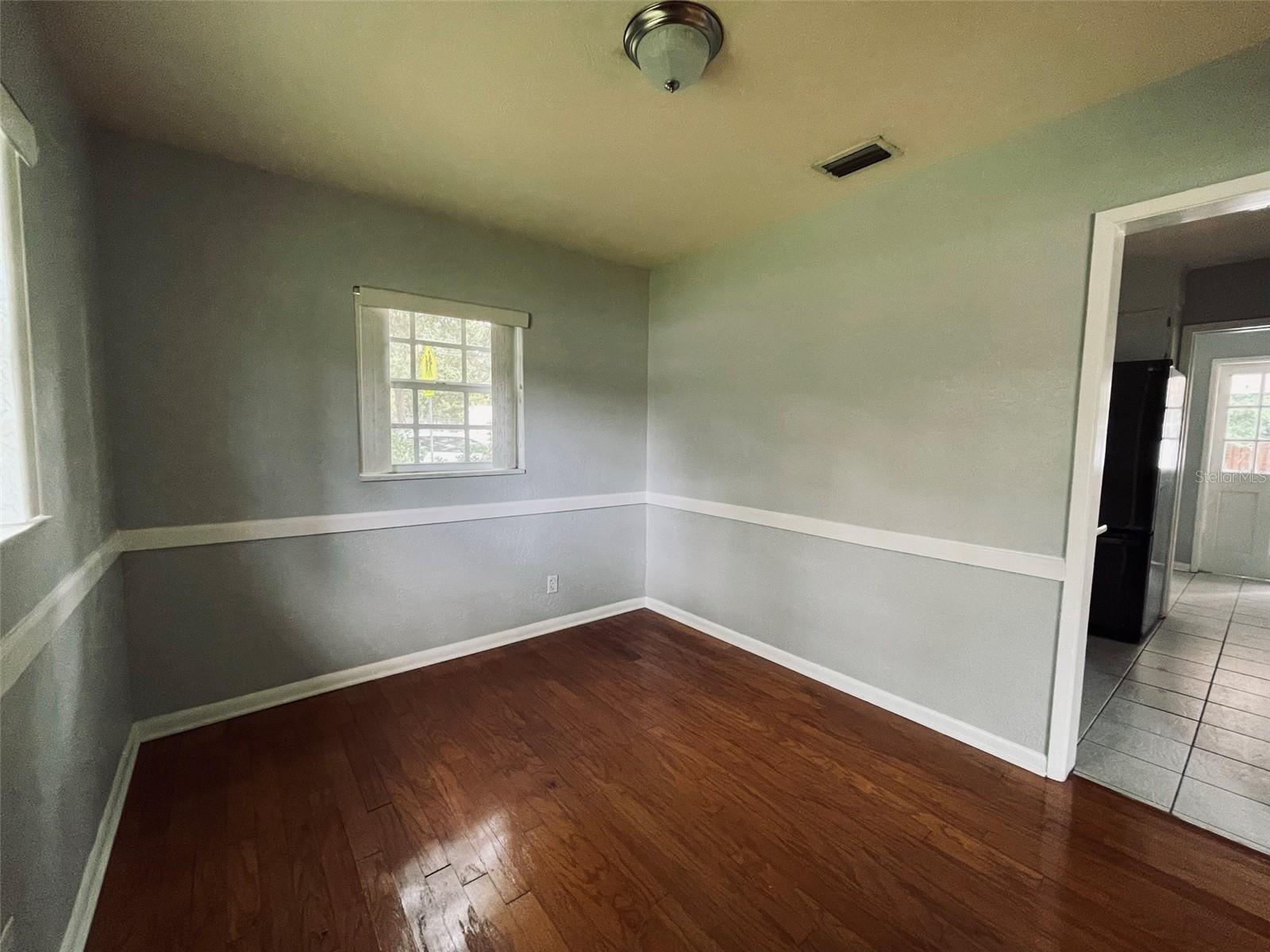 Image 4 of 30 For 1039 Frankland Road