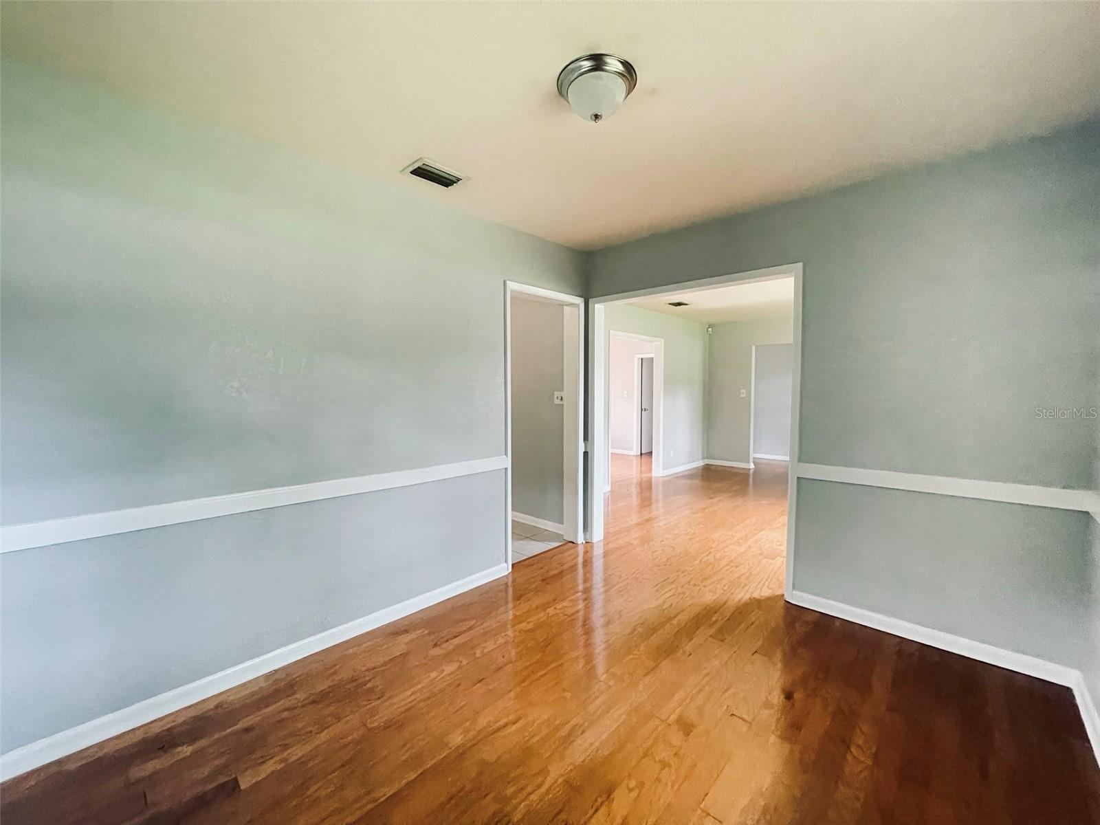 Image 5 of 30 For 1039 Frankland Road