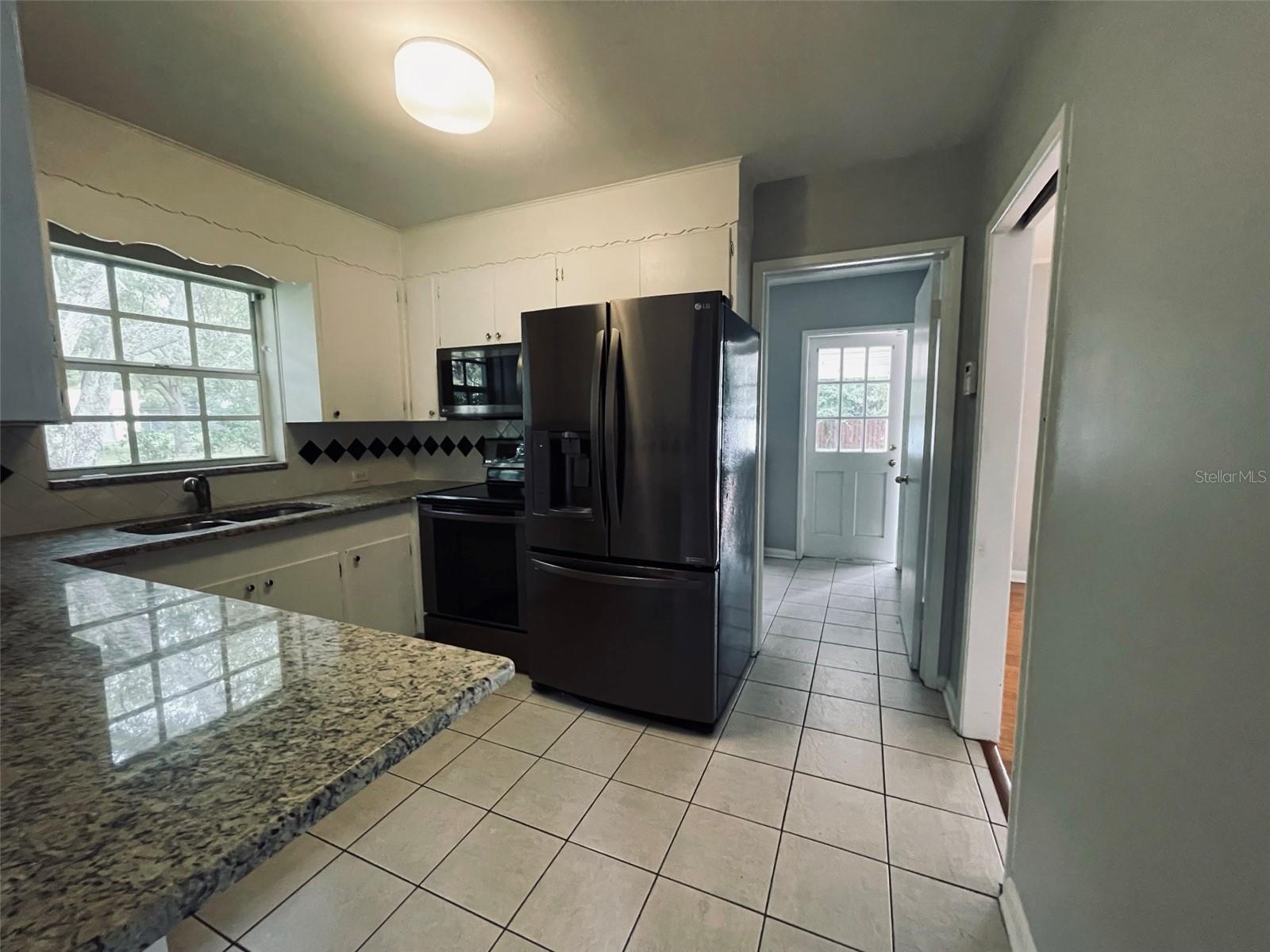 Image 6 of 30 For 1039 Frankland Road