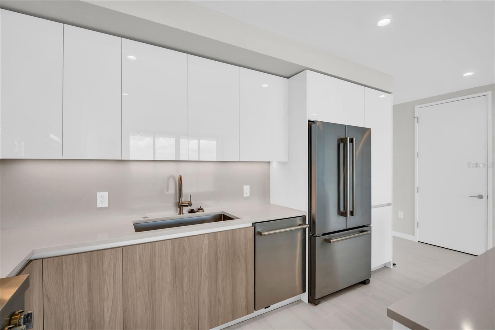 Image 7 of 83 For 400 Central Avenue 3603