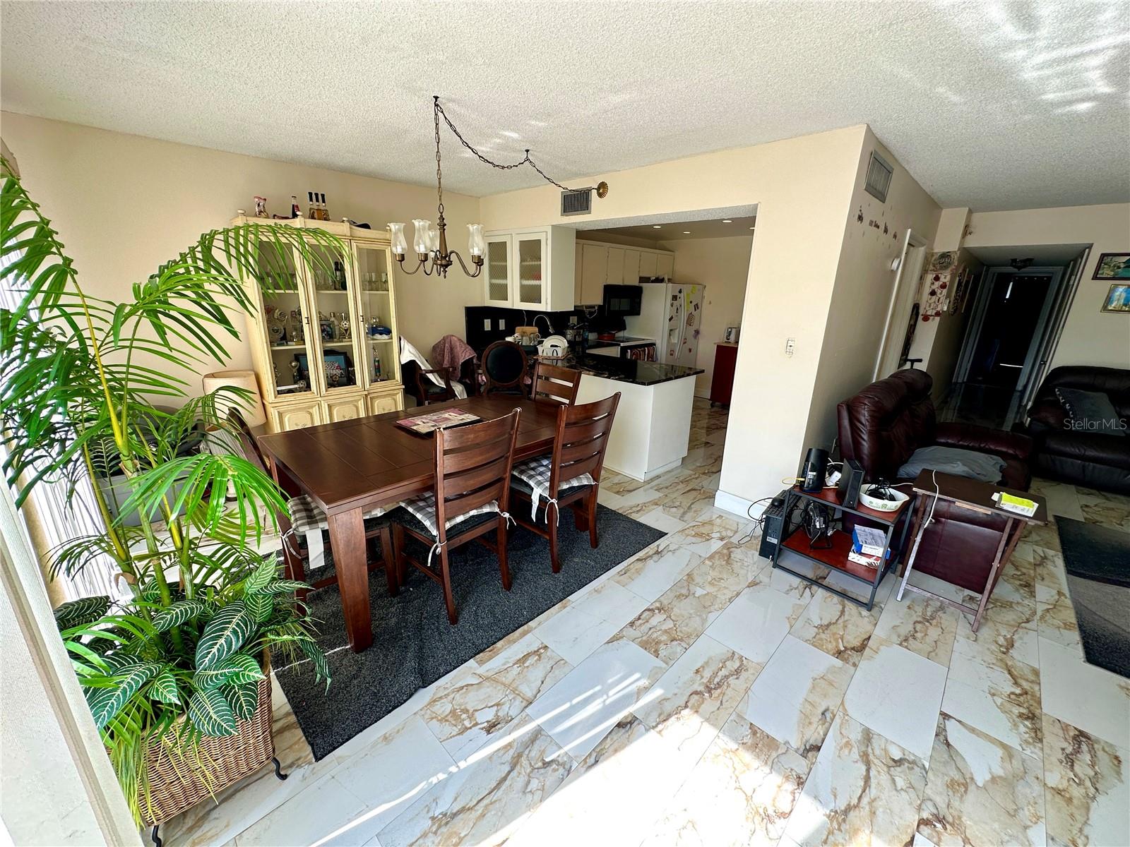 Image 14 of 42 For 1655 Highland Avenue J190