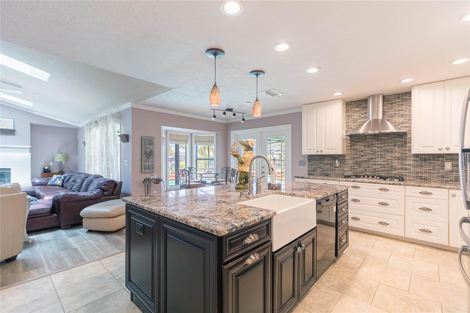 Listing photo id 9 for 6602 Seabird Way